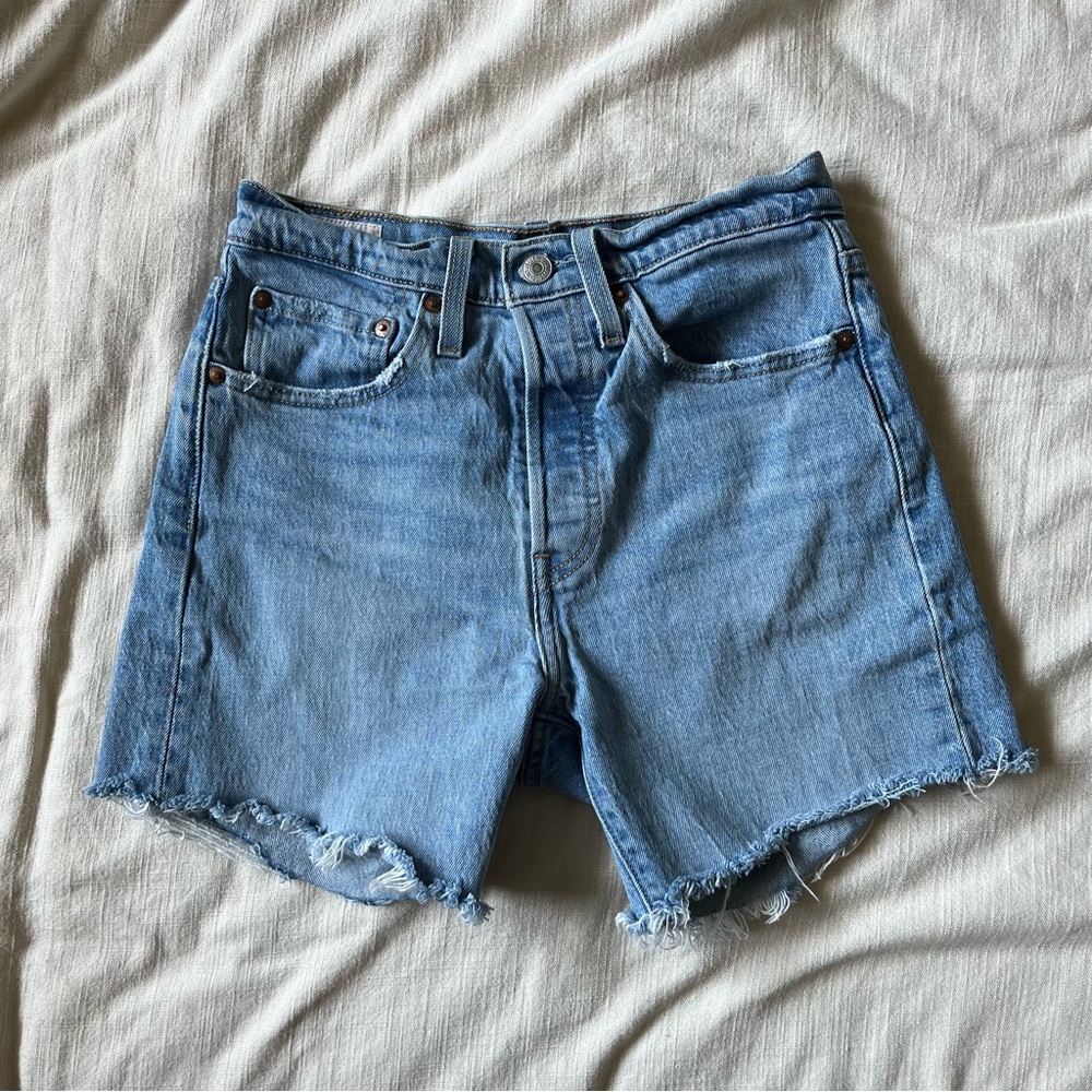 levi’s 501 cutoff shorts / women’s 26